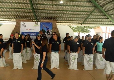 Divertidos Juegos Organizados de patio en la Jornada Deportiva 2017 del Centro Chihuahuense De Estudios de Posgrado.