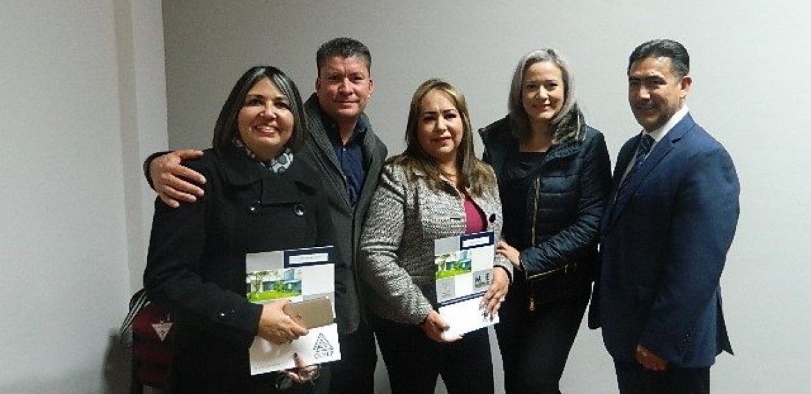 Entrega de Constancias de Curso de Titulación Mejora Escolar.