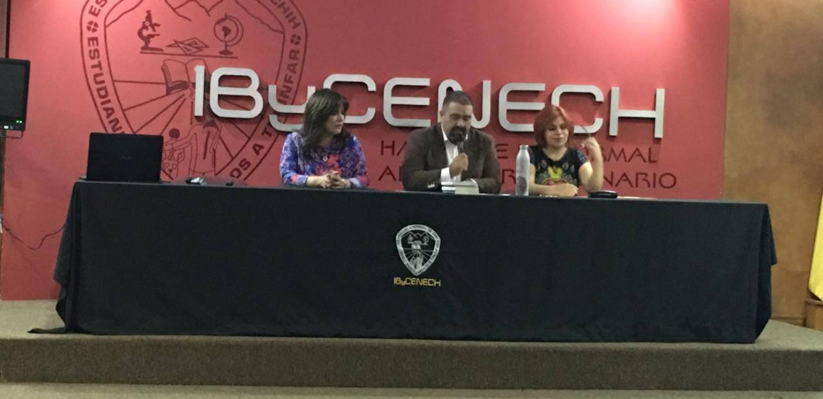 La Dra. Sara Torres Hernández y el Mtro. Raymundo Cruz Sigala participaron esta mañana en el Encuentro de Intercambio Académico entre Cuerpos Académicos de las Escuelas Normales de los Estados de Chihuahua y Sonora.