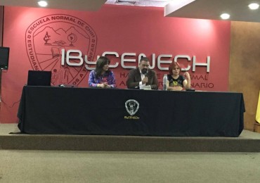 La Dra. Sara Torres Hernández y el Mtro. Raymundo Cruz Sigala participaron esta mañana en el Encuentro de Intercambio Académico entre Cuerpos Académicos de las Escuelas Normales de los Estados de Chihuahua y Sonora.