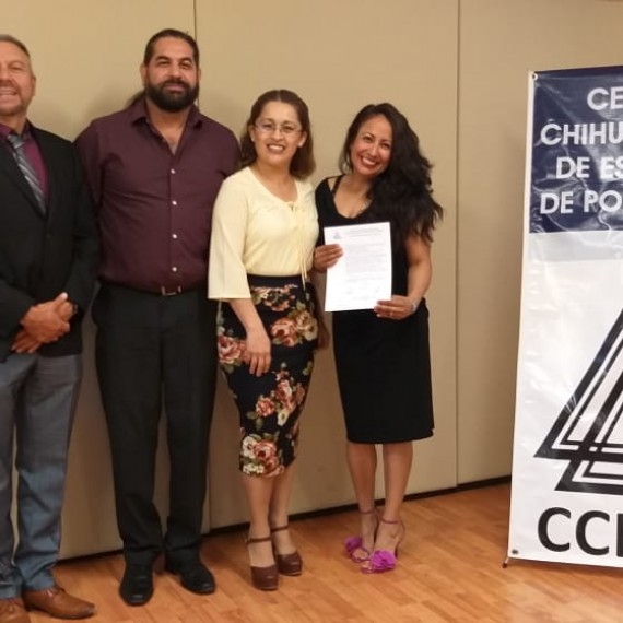 ¡Muchísimas felicidades Mtra. Luz Elena, el CCHEP se congratula con su titulación y le desea éxito en el seguimiento e implementación de su proyecto!