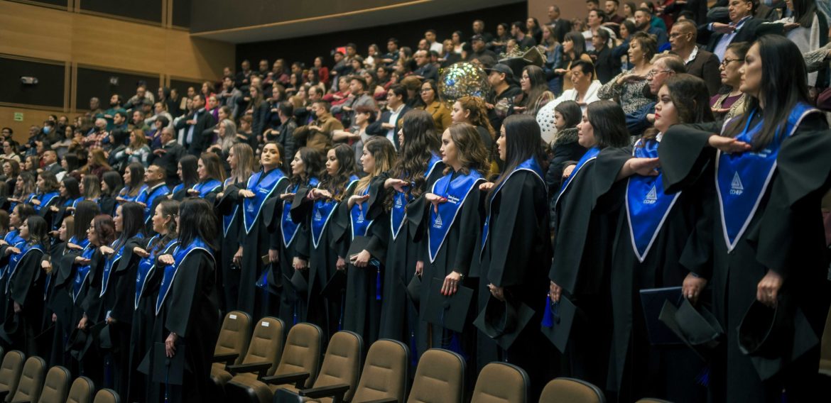 Se gradúan 46 estudiantes de maestrías en Centro Chihuahuense de Posgrado