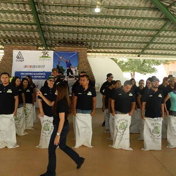 Divertidos Juegos Organizados de patio en la Jornada Deportiva 2017 del Centro Chihuahuense De Estudios de Posgrado.