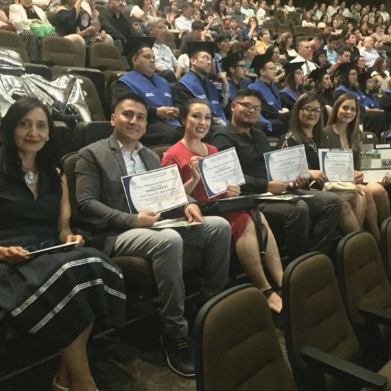 Entrega de constancias de asistencia a Curso Presencial de Titulación: Autonomía de Gestión y Liderazgo: Claves para la transformación escolar. ¡Felicidades, sin duda un un esfuerzo recompensado!