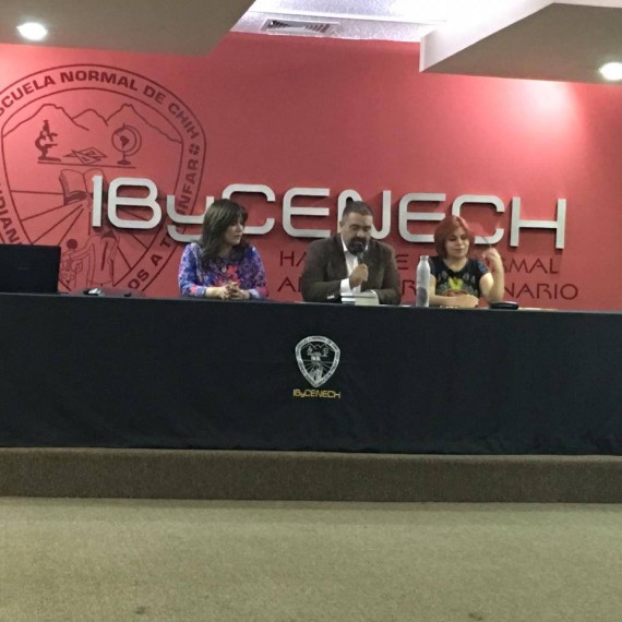 La Dra. Sara Torres Hernández y el Mtro. Raymundo Cruz Sigala participaron esta mañana en el Encuentro de Intercambio Académico entre Cuerpos Académicos de las Escuelas Normales de los Estados de Chihuahua y Sonora.